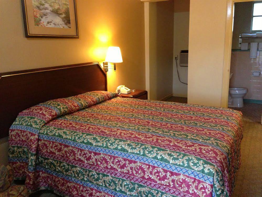 ซูเปอร์ 8 บาย วินด์แฮม เพนซาโคลา เวสต์ Motel Beach Haven ภายนอก รูปภาพ